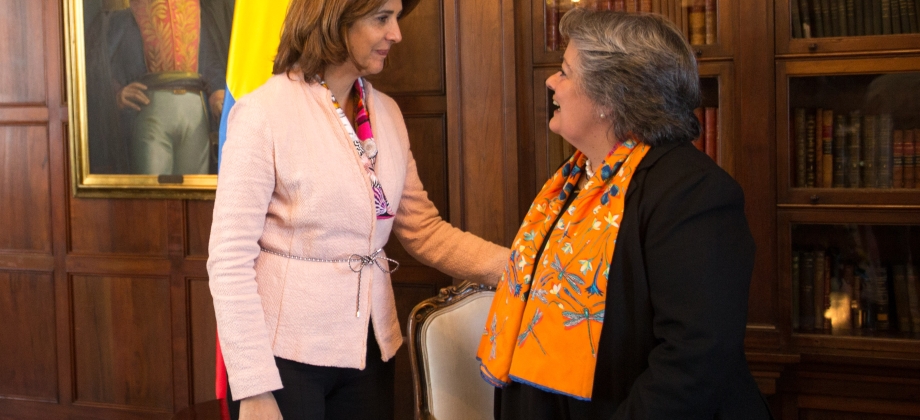 Canciller Holguín recibió en el Palacio de San Carlos a la Embajadora de Portugal en Colombia, María Gabriela Soares de Albergaria