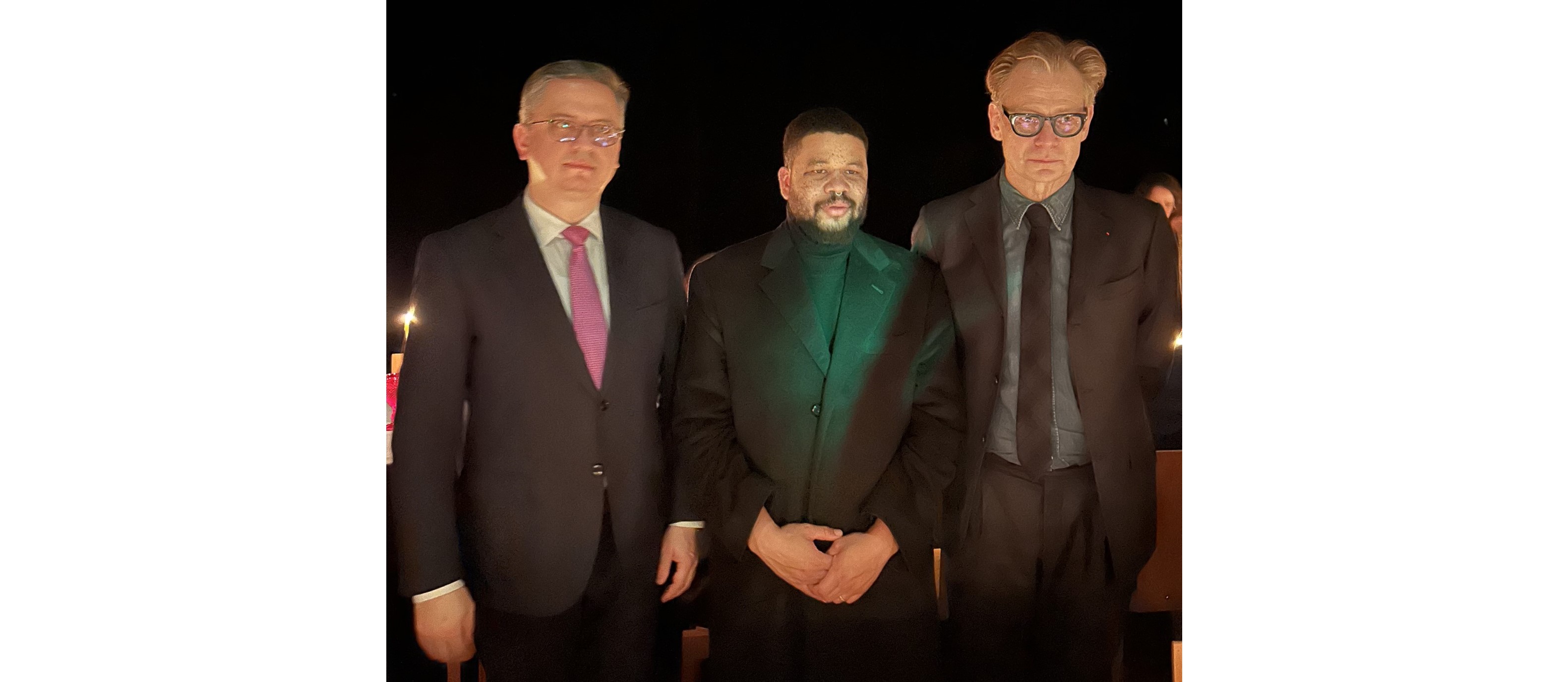 De izq. a der.: Pedro Agustín Roa Arboleda, Ministro Plenipotenciario de la Embajada; Óscar Murillo; y Philippe Vergne, Director del Museo de Serralves. Foto: Embajada de Colombia en Portugal.