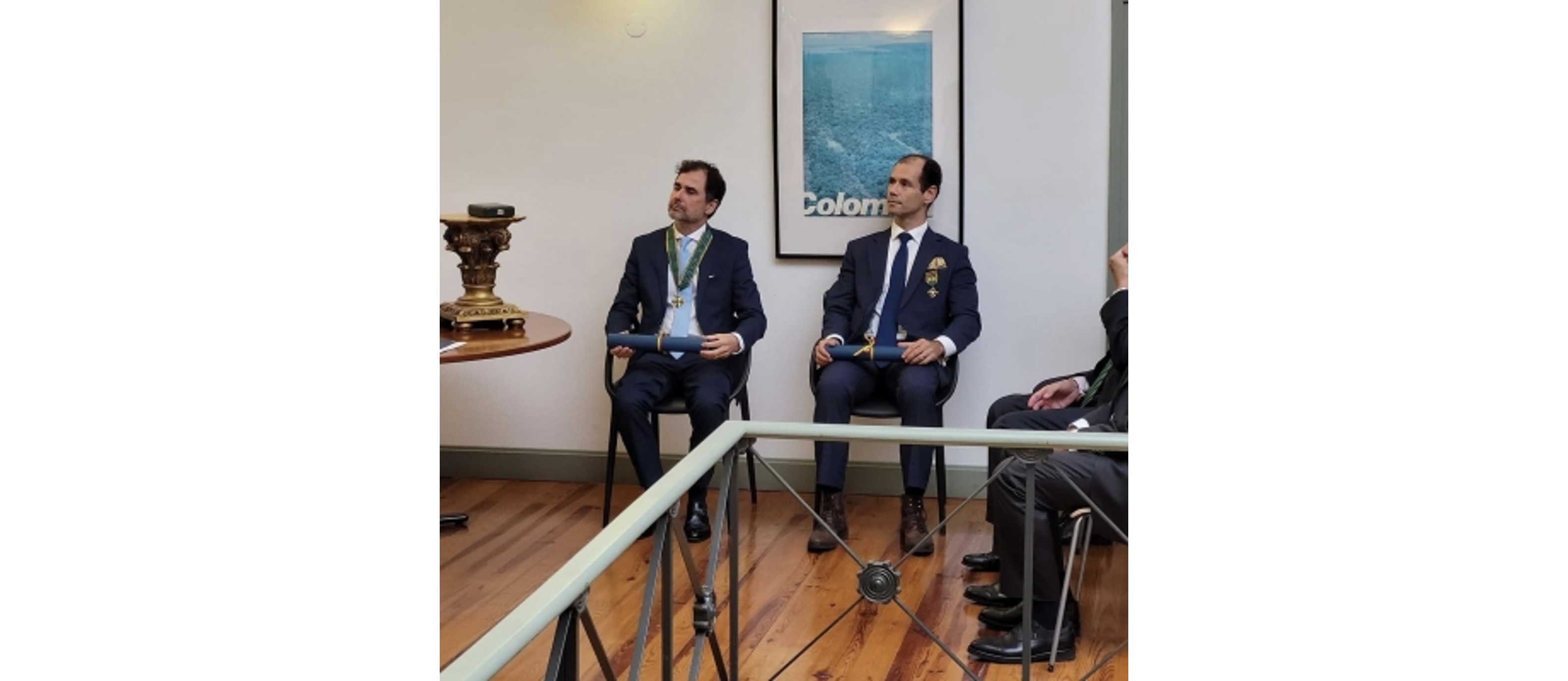 El Embajador de Colombia en Portugal condecoró a dos ciudadanos portugueses