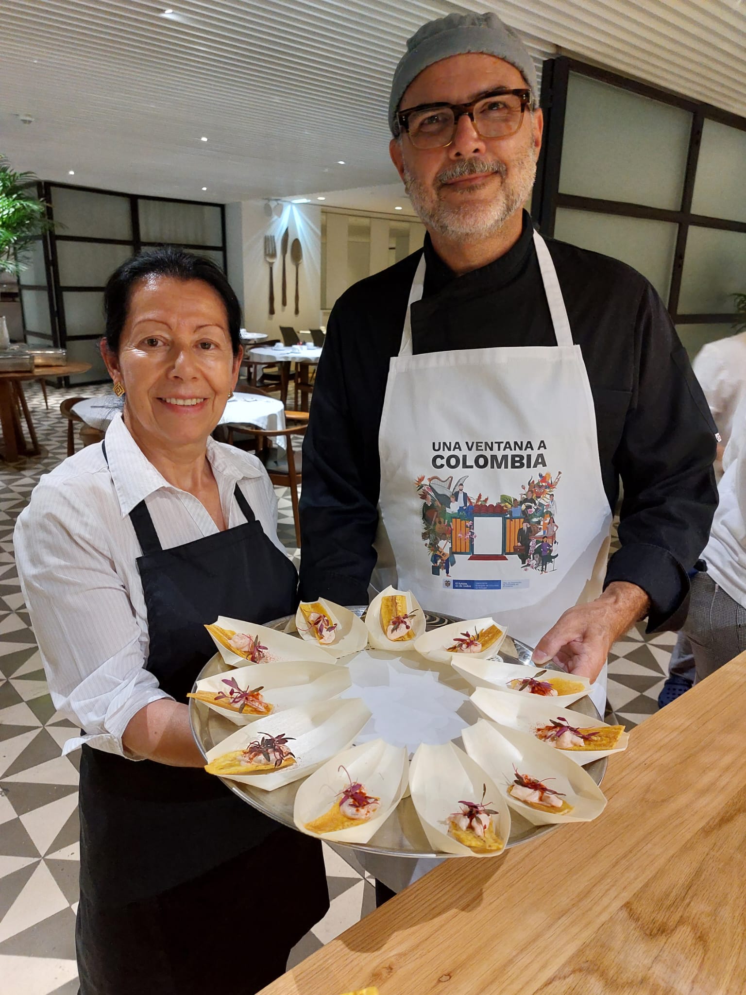 Puesta en escena para el Laboratorio de preparación de comida colombiana, junto al recetario del chef publicado por el Ministerio de Cultura de Colombia. 