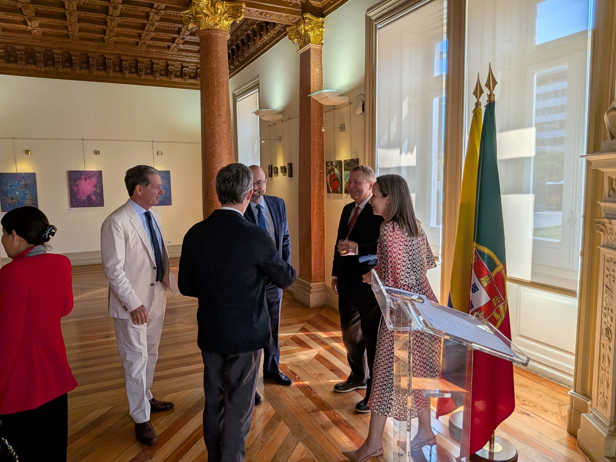 Los vínculos entre el Caribe y la Amazonia visibilizados a través de la exposición colectiva 'Arte joven del Caribe' que inauguró la Embajada de Colombia en Portugal