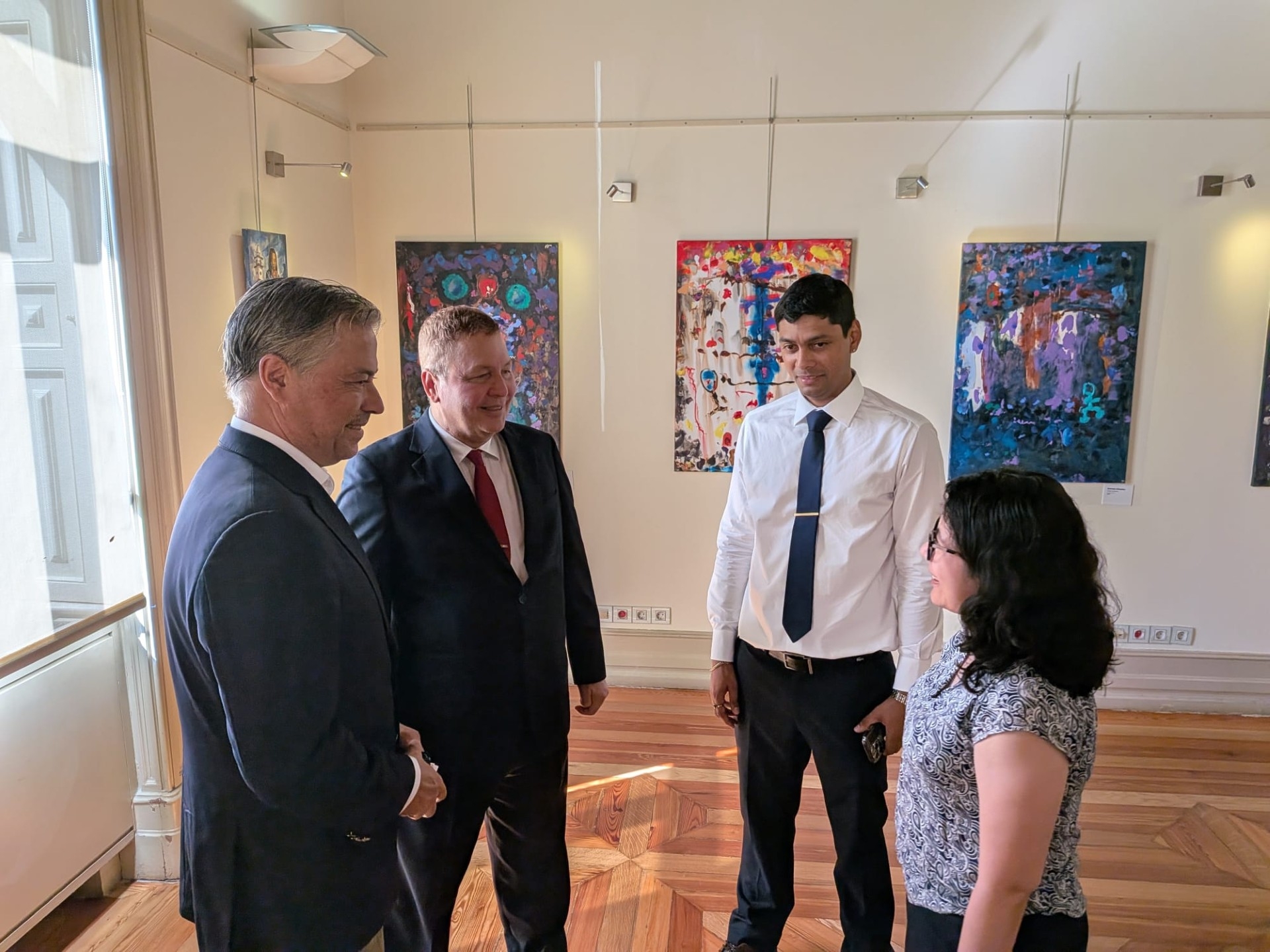 Los vínculos entre el Caribe y la Amazonia visibilizados a través de la exposición colectiva 'Arte joven del Caribe' que inauguró la Embajada de Colombia en Portugal