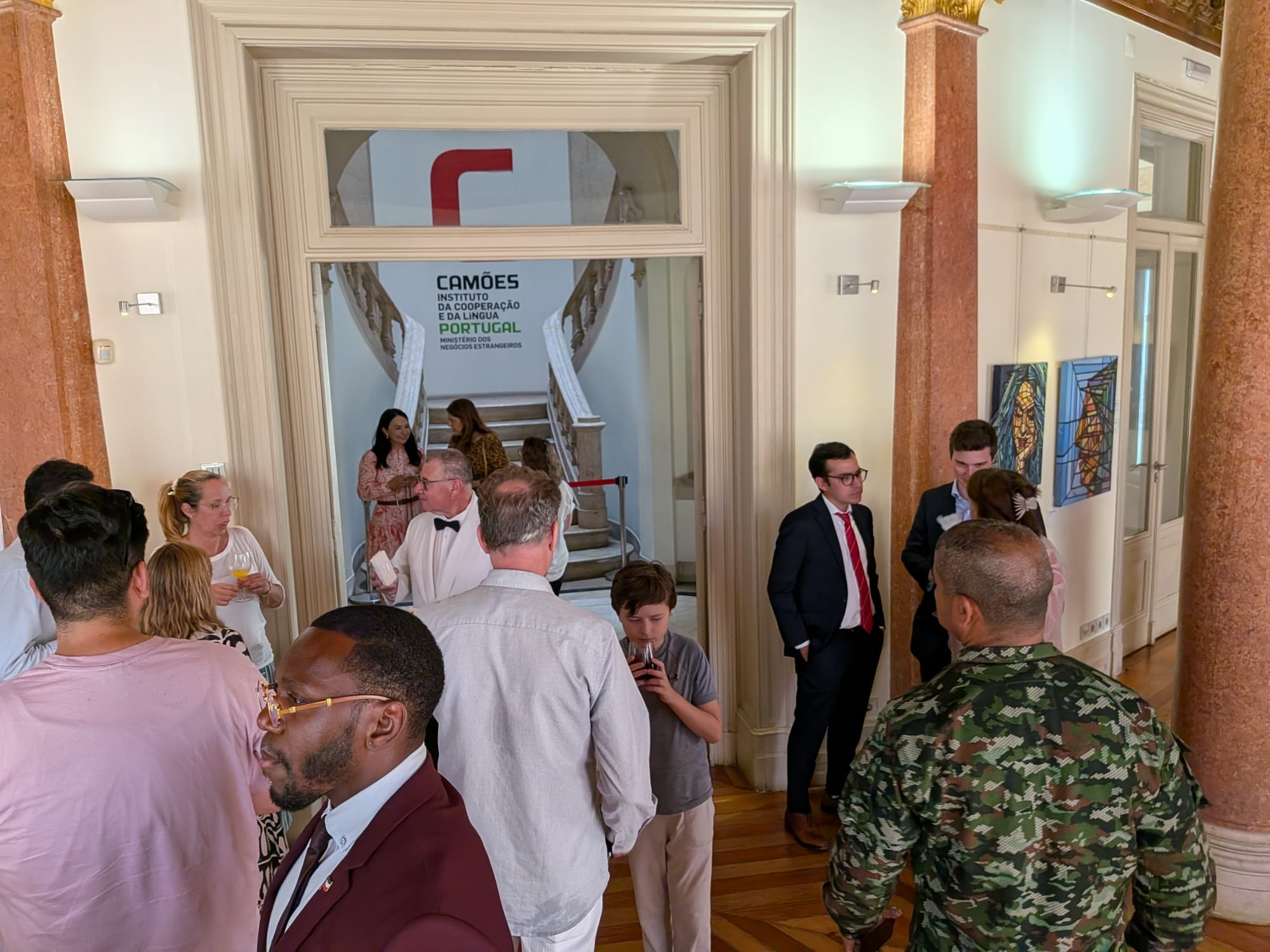 Los vínculos entre el Caribe y la Amazonia visibilizados a través de la exposición colectiva 'Arte joven del Caribe' que inauguró la Embajada de Colombia en Portugal
