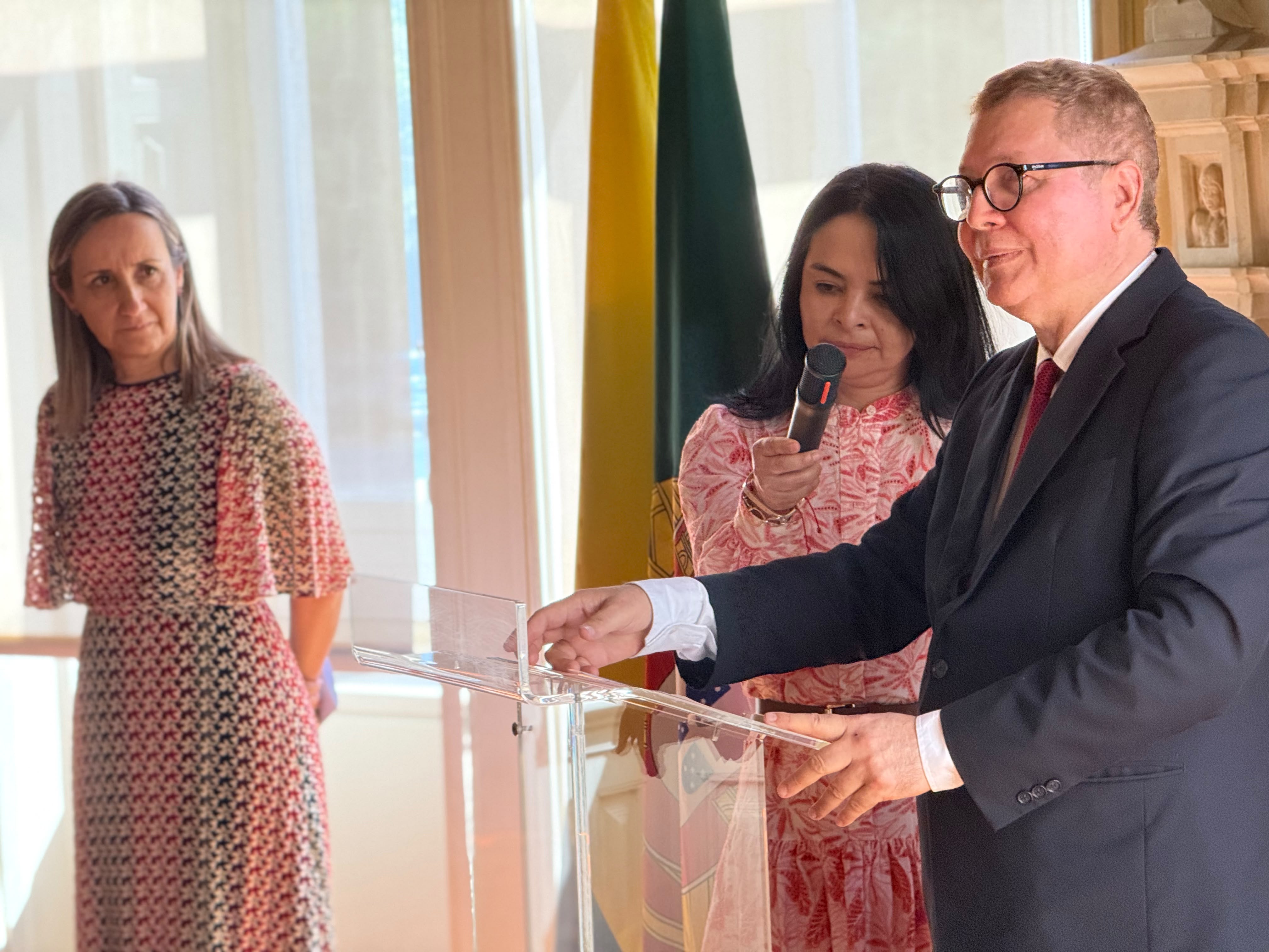 Los vínculos entre el Caribe y la Amazonia visibilizados a través de la exposición colectiva 'Arte joven del Caribe' que inauguró la Embajada de Colombia en Portugal