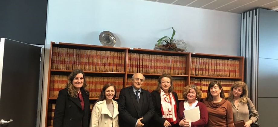 La Embajadora de Colombia en Portugal se reunió con el Director de Registro y Notariado de Portugal para presentar la Apostilla Electrónica colombiana