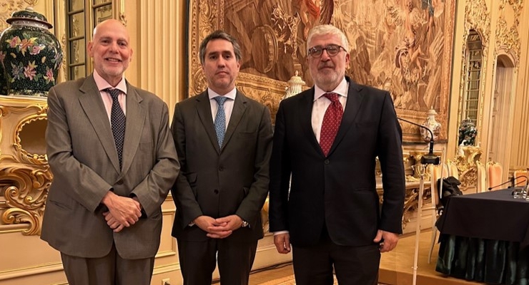 Embajador de Colombia en Portugal asiste a presentación de Informe Elcano en Lisboa