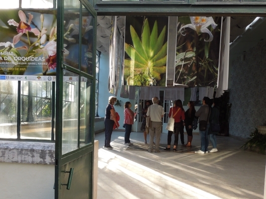 La Embajada de Colombia en Portugal presentó las obras de la artista colombiana Claudia Isabel Navas en el Jardín Botánico de Ajuda